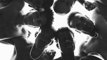 Thiago, Derek, Oscar, Glory, PedroAnchong y Roberto. “El corrillo”.