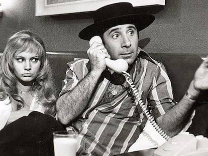 Nadiuska y Alfredo Landa en una escena de ‘Manolo, la nuit’ (1973)