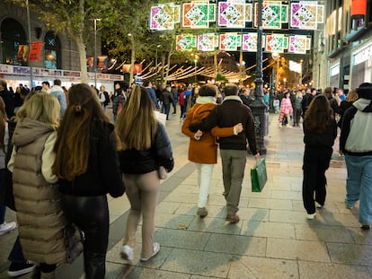 Ambiente en una zona comercial del centro de Barcelona.