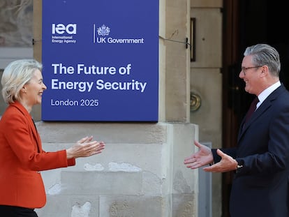 Keir Starmer recibe a Ursula von der Leyen en la Cumbre de Seguridad Energética de Londres del pasado 24 de abril.