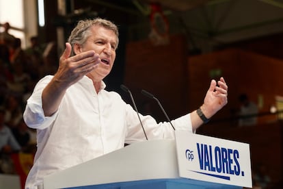 El líder del PP, Alberto Núñez Feijóo, interviene este domingo en un acto en Málaga .