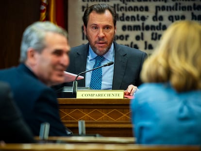 El ministro de Transportes y Movilidad Sostenible, Óscar Puente, en el Senado, este jueves.
