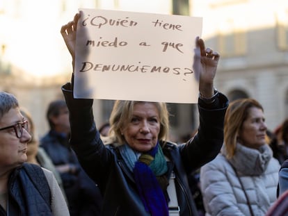 Concentración contra la absolución de Dani Alves, el lunes en Barcelona.