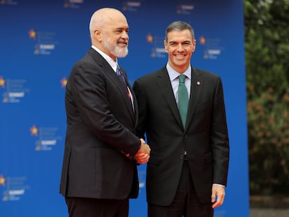Pedro Sánchez, este viernes con el pimer ministro de Albania, Edi Rama.