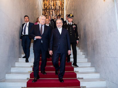 EL ministro italiano de Asuntos Exteriores, Antonio Tajani, con su homólogo iraní, Abbas Araghchi, en Roma el pasado sábado.