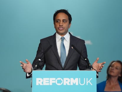 Zia Yusuf, ex presidente de Reform UK, en una rueda de prensa en el Parlamento británico el 27 de mayo