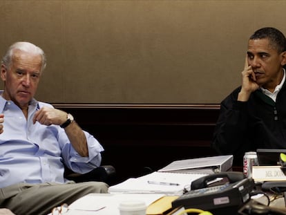 Joe Biden y Barack Obama en una imagen de 'Cacería implacabe: Bin Laden'.