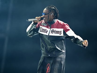 Little Simz actuando en el festival inglés de  Glastonbury en junio de 2024. 