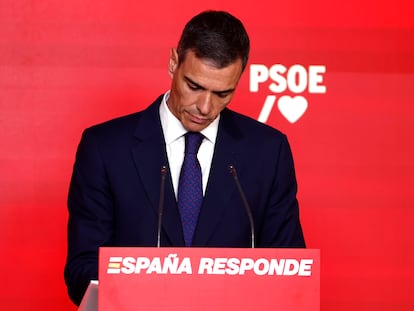 Pedro Sánchez, durante su comparecencia en la sede del PSOE en la calle Ferraz tras la dimisión de Santos Cerdán. 