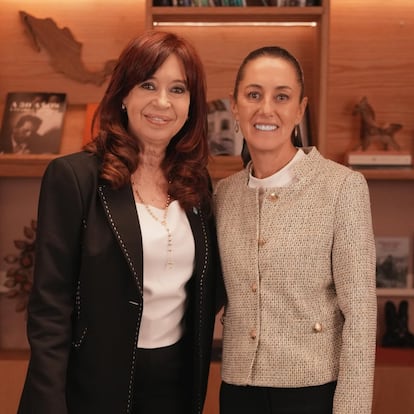 Cristina Fernández de Kirchner y Claudia Sheinbaum durante una visita de la expresidenta argentina a México en agosto de 2024.