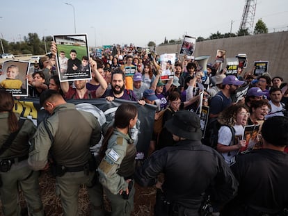 Pacifistas israelíes trataban de acercarse a la frontera de Gaza, el día 18 cerca de Sderot (Israel)