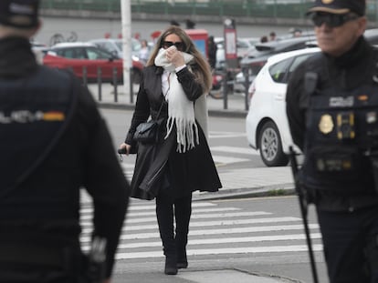 Claudia M., la mujer vinculada a Ábalos, a su llegada a los juzgados de Gijón para testificar este miércoles.
