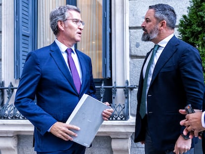 Feijóo y Abascal, en septiembre pasado en el patio del Congreso.