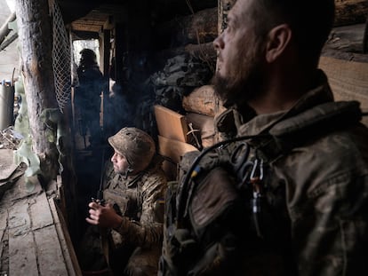 Soldados de la 93ª Brigada Mecanizada del ejército ucranio en una posición en el frente de Donetsk, este viernes.