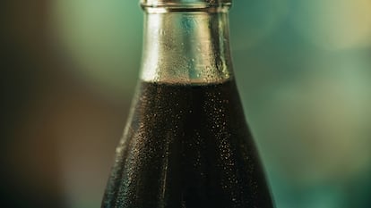 En los estudios de mercado el 82% de los consumidores españoles prefieren las botellas de vidrio para beber refrescos en establecimientos fuera del hogar.