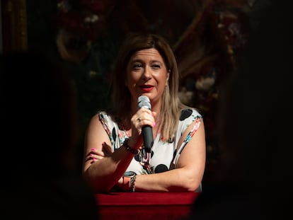 Leire Díez interviene como directora de Filatelia y Relaciones Institucionales de Correos en un acto en 2023.