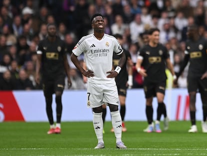 Vinicius tras el primer gol del Valencia ante el Real Madrid en el Bernabéu.