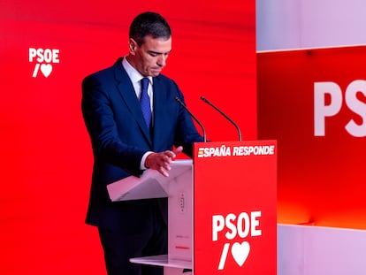 El presidente del Gobierno de España, Pedro Sánchez, durante una conferencia de prensa en la sede del PSOE tras la dimisión de Santos Cerdán.