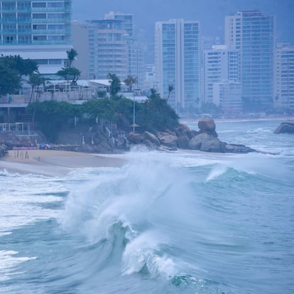 El puerto de Acapulco durante las primeras lluvias de la temporada, en el Estado de Guerrero, México.