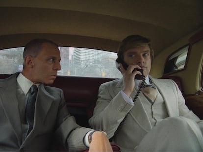 Jeremy Strong como Roy Cohn (a la izquierda) y Sebastian Stan como Donald Trump, en 'The Apprentice',