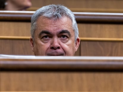 El secretario de organización del PSOE, Santos Cerdán, en su escaño del Congreso, este miércoles.