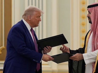 Trump y el príncipe heredero saudí, Mohamed bin Slaman, este martes en Riad (Arabia Saudí).
