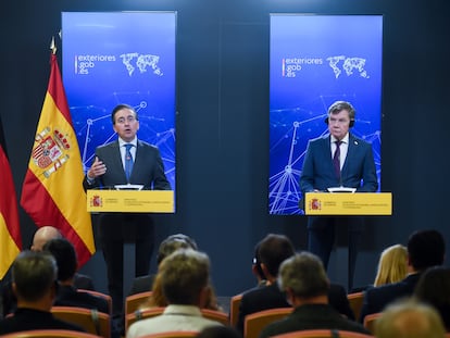 El ministro de Asuntos Exteriores, José Manuel Albares (a la izquierda), junto a su homólogo alemán, Johann David Wadephul, tras reunirse en Madrid este lunes.
