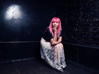 La escritora Diana Aller en la sala Wurlitzer Ballroom, en Madrid, el 5 de junio de 2025. 
