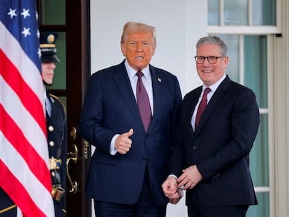El primer ministro británico, Keir Starmer, con el presidente de EE UU, Donald Trump, en la Casa Blanca, el 27 de febrero.