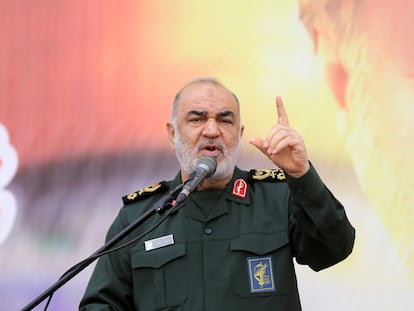 El comandante en jefe del Cuerpo de la Guardia Revolucionaria Islámica, Hossein Salami, habla en la ceremonia celebrada el 28 de diciembre de 2023 en la plaza Imam Hossein por Razi Musevi, un alto comandante del Cuerpo de la Guardia Revolucionaria Islámica que murió en el ataque de Israel contra Damasco, en Teherán, Irán.