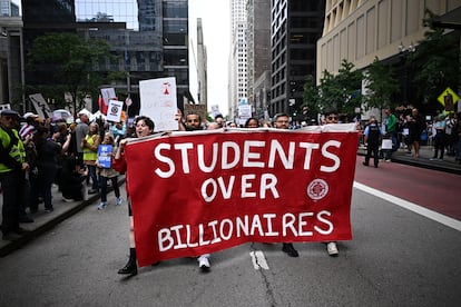 Estudiantes marchan in Chicago, Illinois.