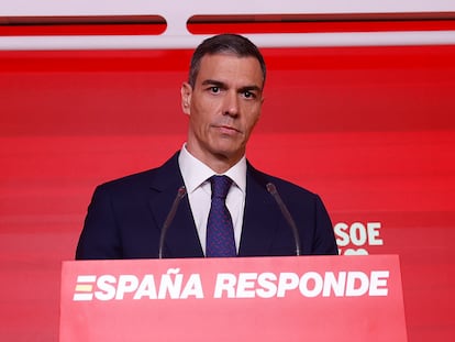 Pedro Sánchez, durante su comparecencia en la sede del PSOE en Ferraz tras la dimisión de Santos Cerdán. 