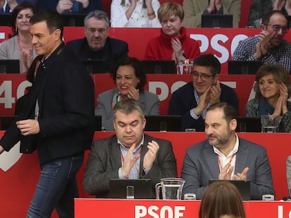 Comité Federal del PSOE presidido por su Secretario General, Pedro Sánchez. Desde la izquierda, Pedro Sánchez, Santos Cerdán y José Luis Ábalos, el 15 de febrero de 2020.