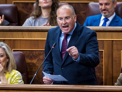 El portavoz del PP, Miguel Tellado, durante su intervención en la sesión de control al Gobierno este miércoles.