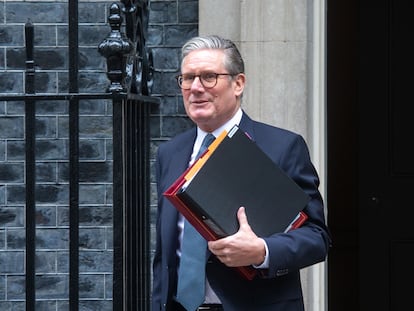 El primer ministro británico, Keir Starmer, a la entrada de Downing Street, este miércoles.