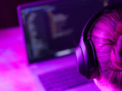 Fake AI bands rack up hundreds of thousands of views. 