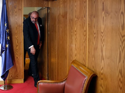 Koldo García llega a la comisión de investigación sobre la supuesta trama en el Senado el 22 de abril del año pasado.