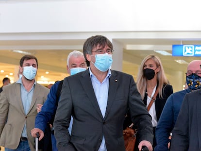 Carles Puigdemont a su llegada al aeropuerto de Alghero, en Cerdeña (Italia), el 3 de octubre de 2024.
