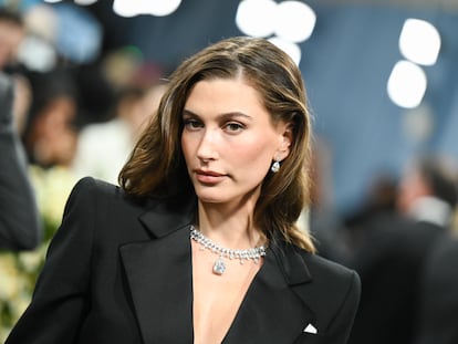 Hailey Bieber, en la gala del Met, el 5 de mayo de 2025 en Nueva York.